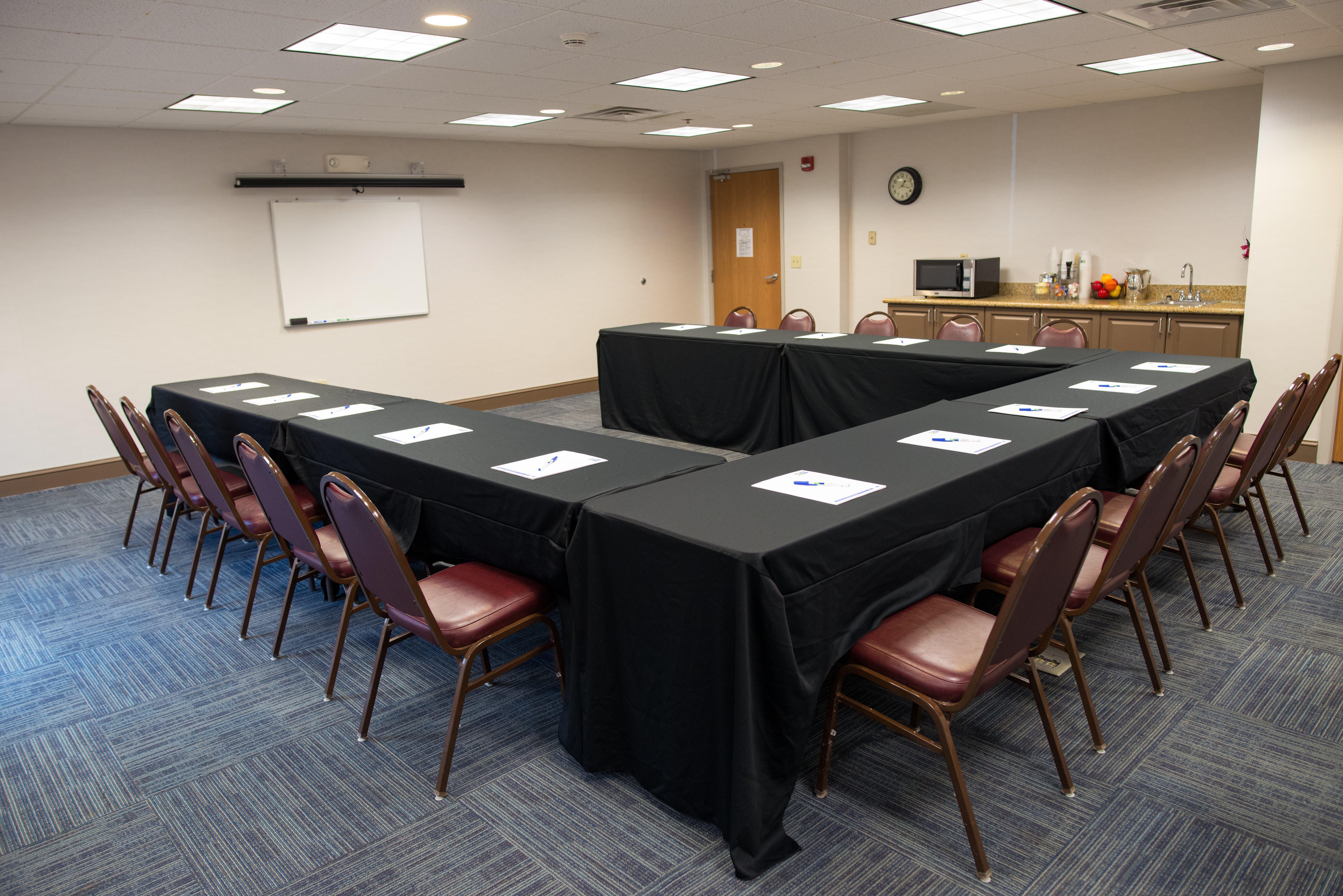 Holiday Inn Express Hotel & Suites Chanhassen By Ihg Exterior foto