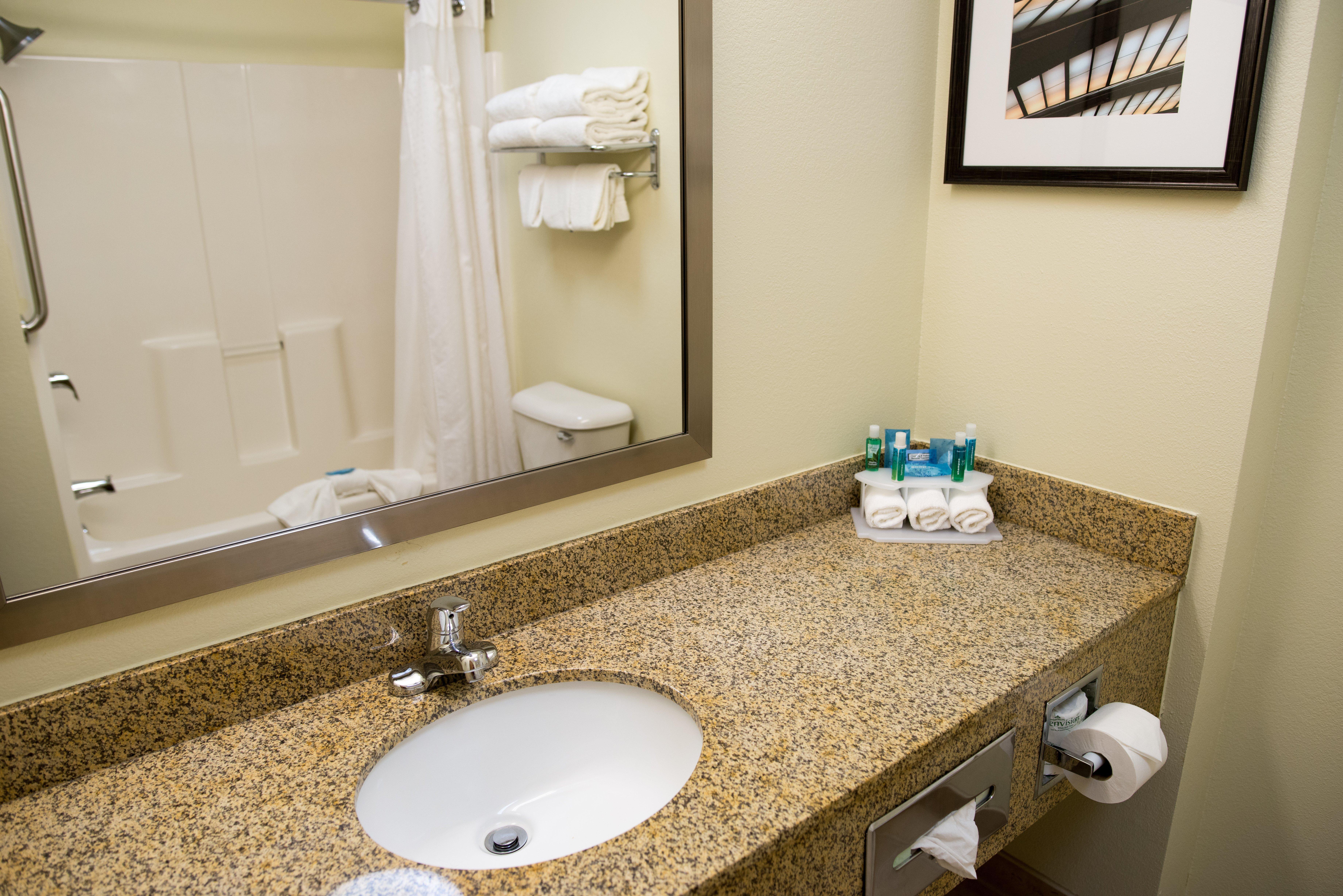 Holiday Inn Express Hotel & Suites Chanhassen By Ihg Exterior foto