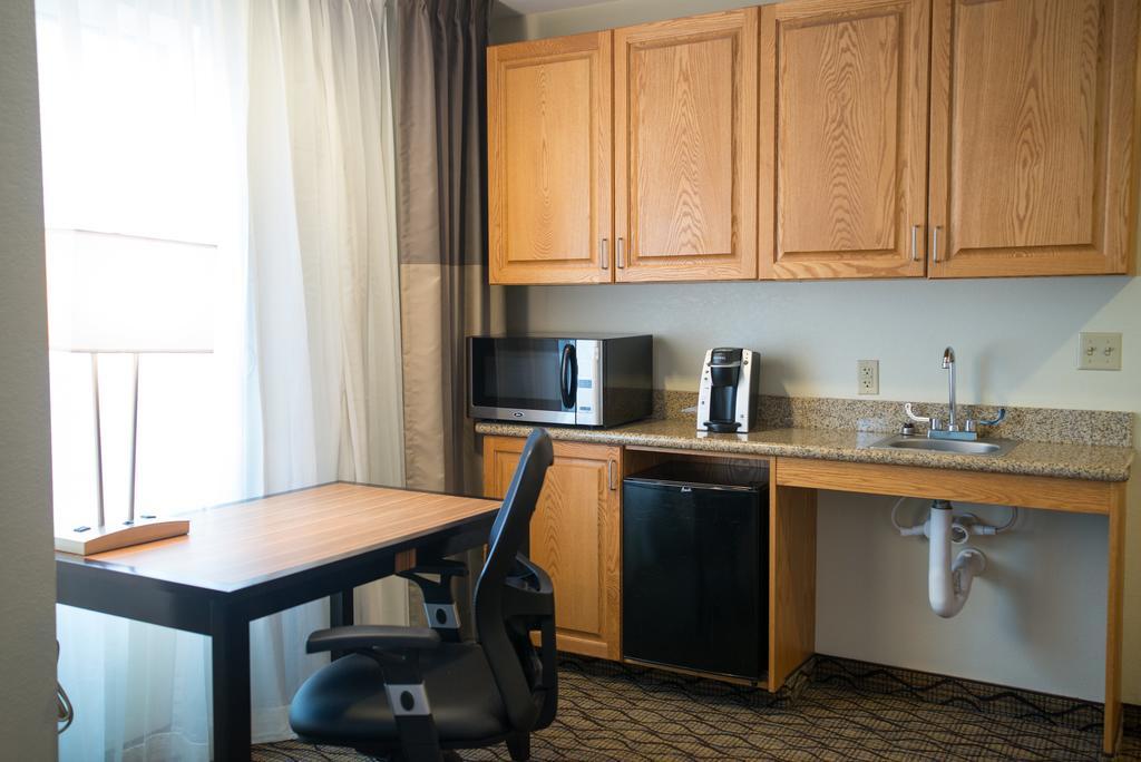 Holiday Inn Express Hotel & Suites Chanhassen By Ihg Exterior foto